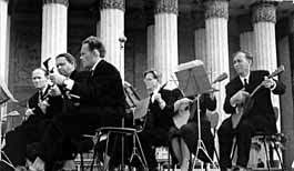 Выступление оркестра народных инструментов педучилища под руководством Б. В. Мартьянова на ВДНХ в Москве