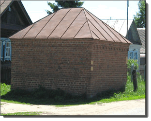 Дом из красного кирпича