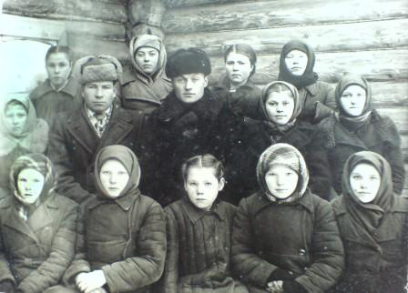 Выпускники школы 1950-1951 учебного года