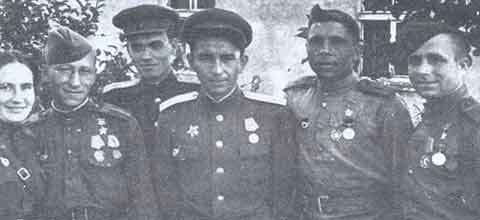 После госпиталя. Июль 1944 г. Малышев             крайний справа