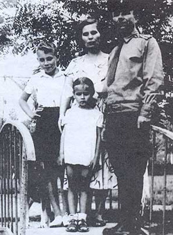 Семья Малышевых. 1960г. г.Эстергом             (Венгрия)